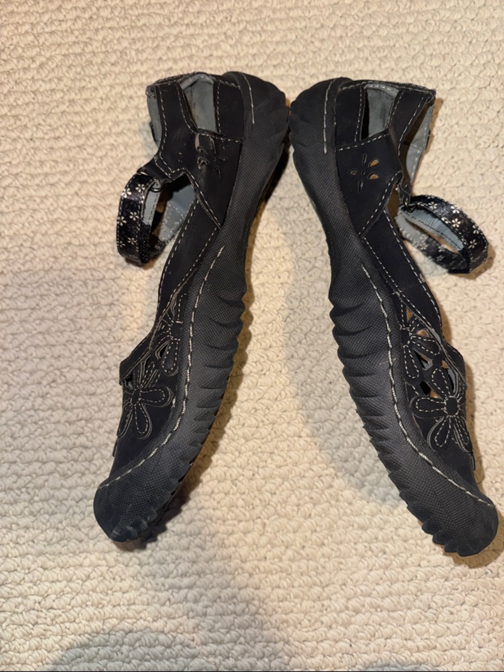 JBU Black Floral Cutout Mary Jane Shoes—sz9 - Picture 3 of 6